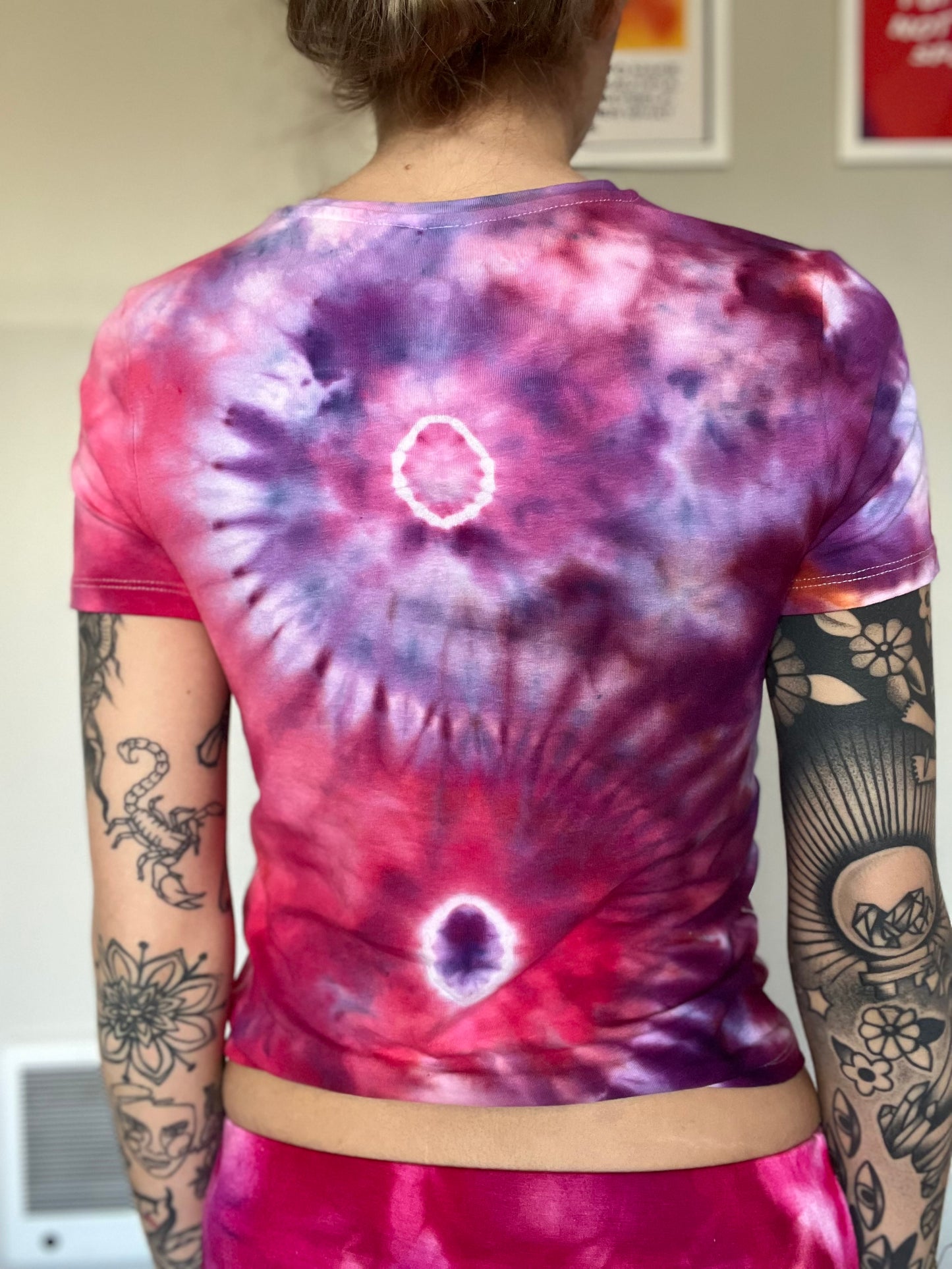 ‘xoxo’ yin yang crop
